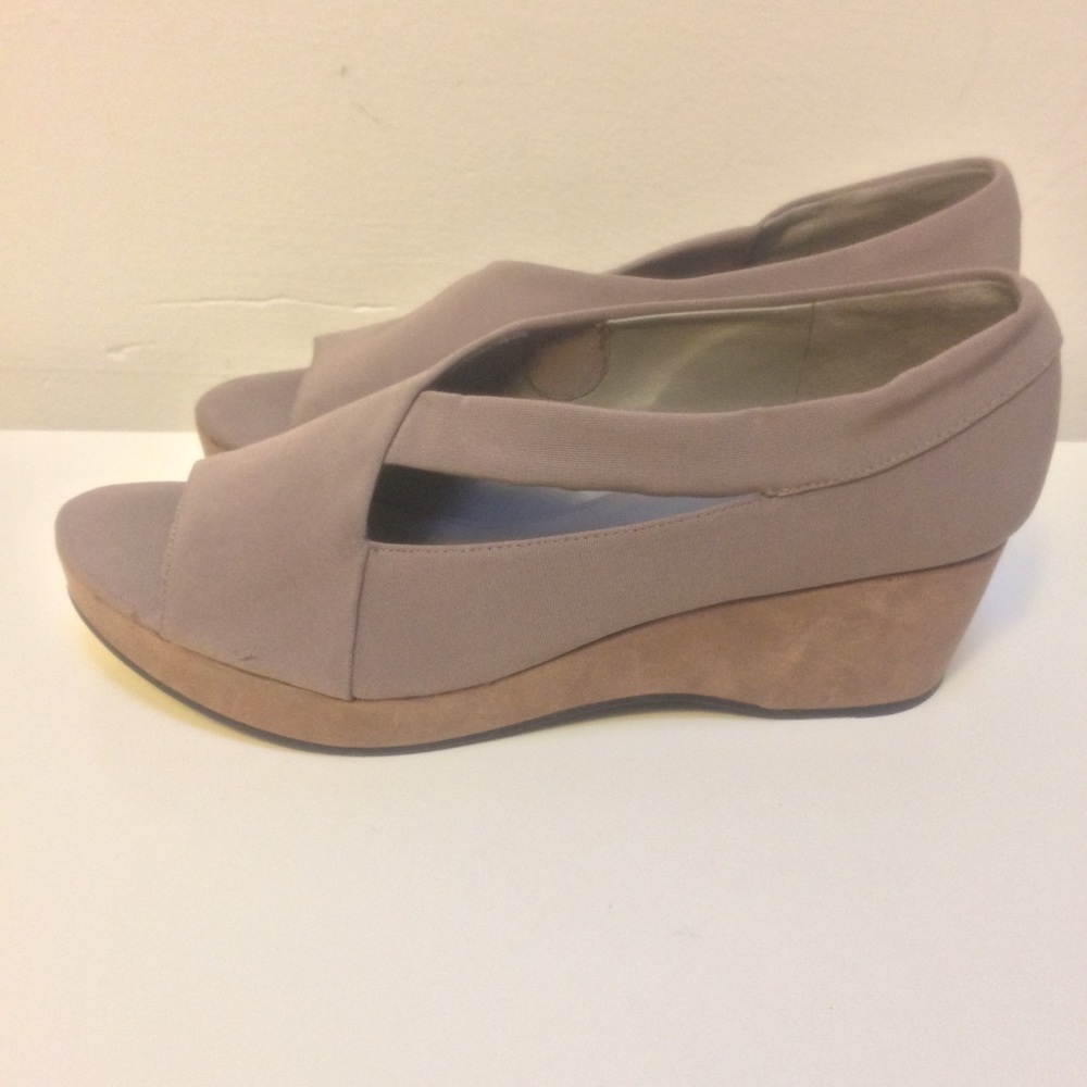 Eileen Fisher Open Toe Wedges taupe size 8